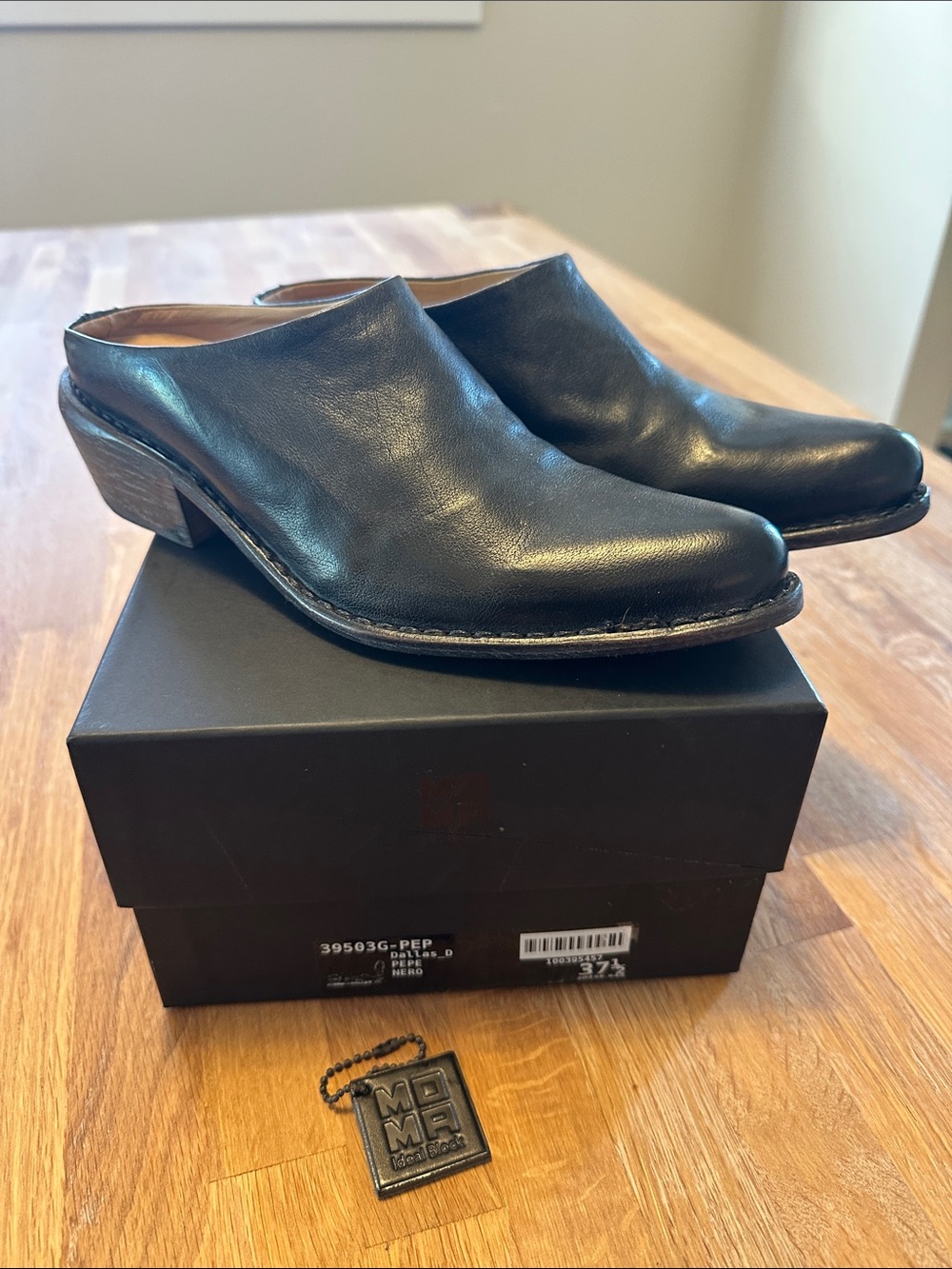 NIB MoMa 40Mm Leather Sabot, black size  37.5
